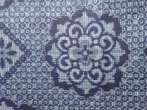 アンティーク　菱に花模様織り出し本場正藍泥染大島紬着物(割り込み絣)